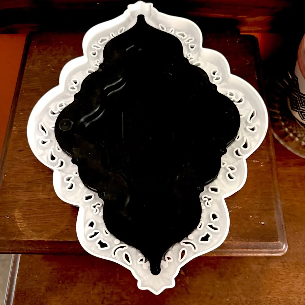 White Victorian Vintage Style Mirror Ornate Wall Hanging Heavy Plastic 10x14”